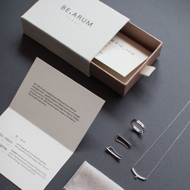Fabbrica di scatole di carta per imballaggio di orecchini di moda bianchi dal design personalizzato