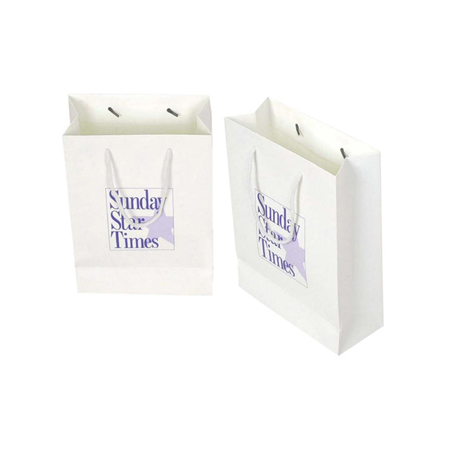 Gepersonaliseerde witte geschenkzakjes met handvatten Pakketleverancier